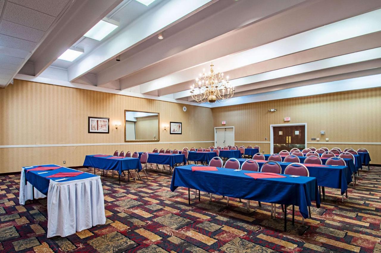 Clarion Inn & Conference Center Winchester Bagian luar foto