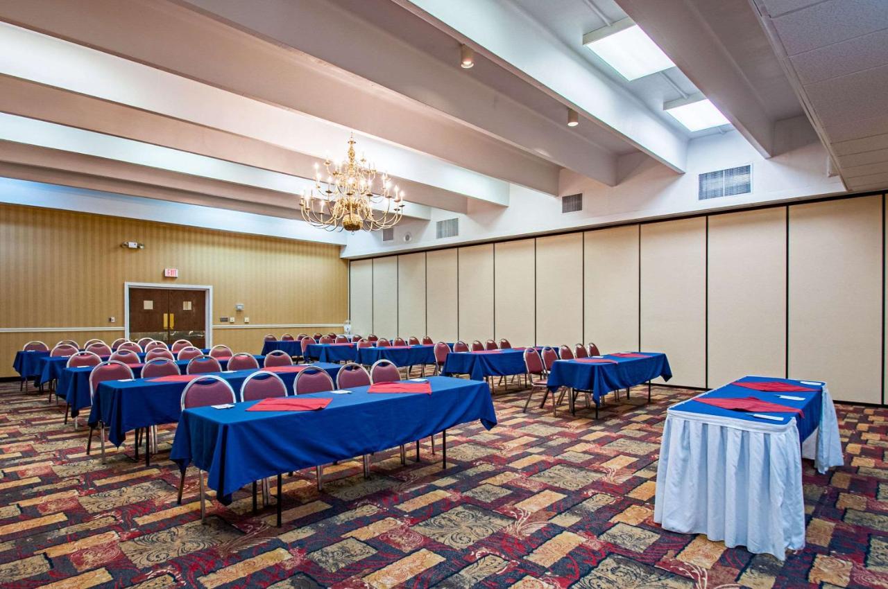 Clarion Inn & Conference Center Winchester Bagian luar foto